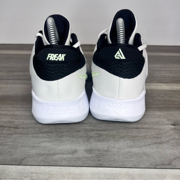 Nike Zoom Freak 4 Greek Coastline Shoes Kids 5Y DQ0553-100 Basketball Hoops - Picture 5 of 8